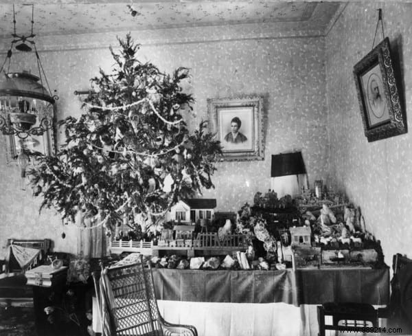 This is what Christmas trees looked like 100 years ago (12 photos). 