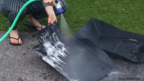 The Best Way To Clean Rubber Car Mats. 