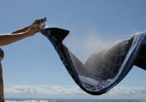 The Incredible Tip For Not Getting Sand On Your Towel At The Beach. 