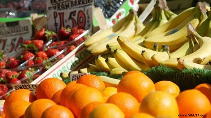 Savings:Shopping for Fruits and Vegetables at the Market. 