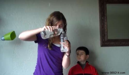 The Magic Trick to Inflate a Balloon with Bicarbonate. Incredible ! 