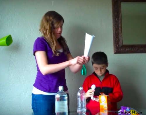 The Magic Trick to Inflate a Balloon with Bicarbonate. Incredible ! 