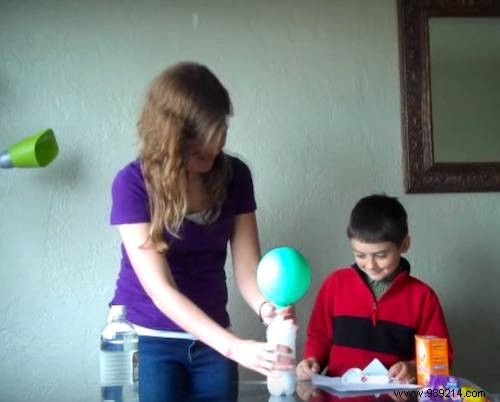 The Magic Trick to Inflate a Balloon with Bicarbonate. Incredible ! 