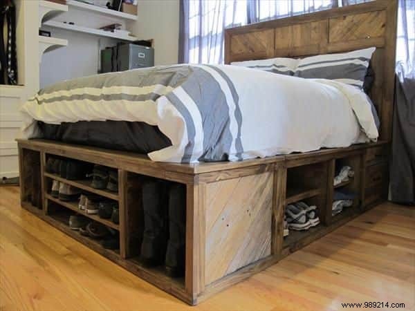 Why Buy a Bed When You Can Use Pallets to Make One for Free? Here are 14 Great Examples. 