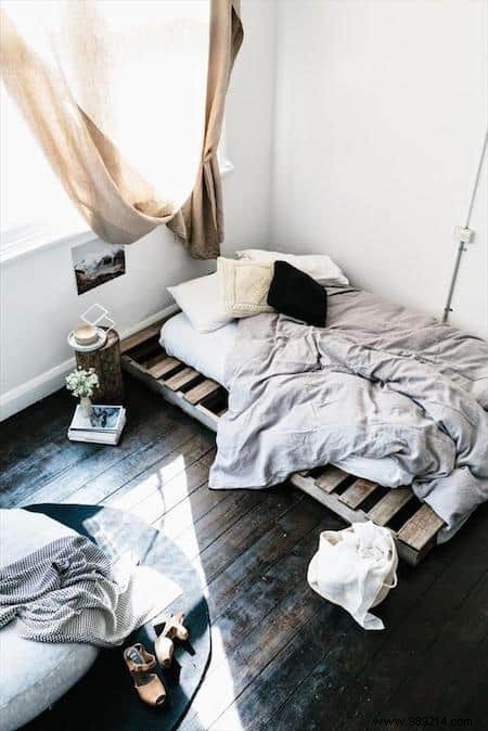 Why Buy a Bed When You Can Use Pallets to Make One for Free? Here are 14 Great Examples. 