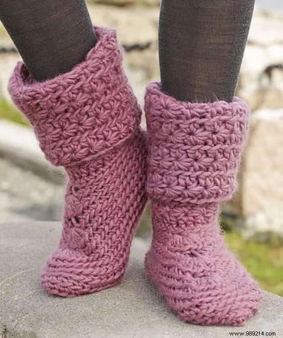 6 Free Patterns To Make SUPER Cozy Bootie Slippers. 