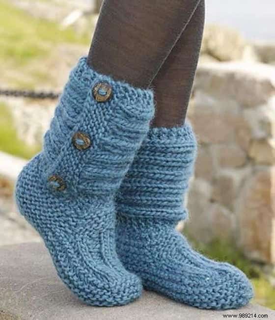 6 Free Patterns To Make SUPER Cozy Bootie Slippers. 