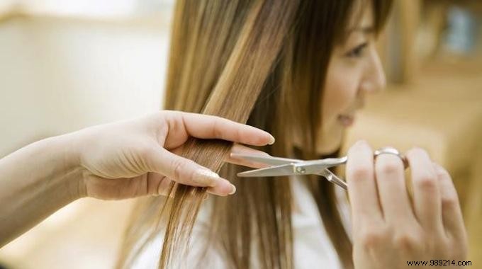 Grandma s Trick To Sharpen Her Scissors Easily. 