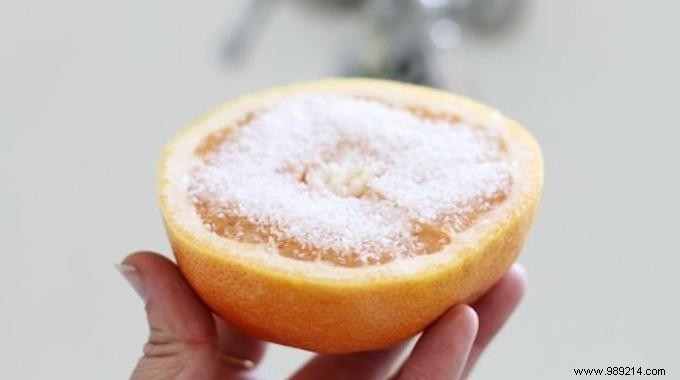 How to Clean Your Bathtub with Grapefruit and Salt. 