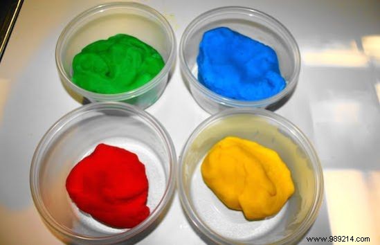 How to Make Homemade Play Dough the Easy Way. 