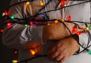 The Easy Trick to Never Tangle Your Christmas Garlands Again. 