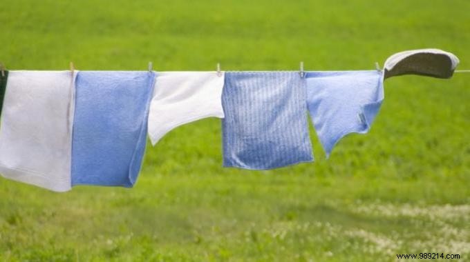 How to properly hang your laundry in the garden or on the balcony? 