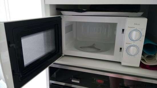 12 Things You Should NEVER Microwave. 