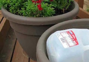 The Simple Trick To Save Soil In Your Flower Pots. 