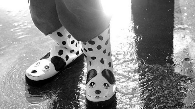 The Amazing Trick To Store Your Rain Boots Or Snow Boots And Keep The Floor Clean. 