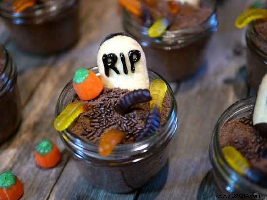 29 Ingenious Ways to Use Glass Jars for Halloween. 