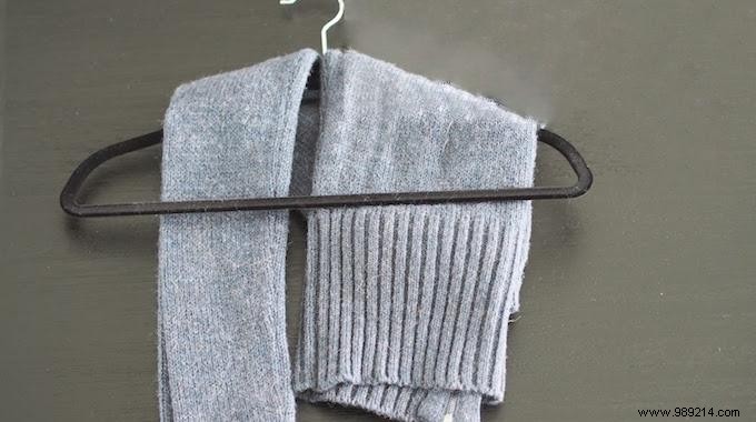 How to Hang a Sweater from a Hanger WITHOUT Damaging it. 