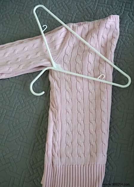 How to Hang a Sweater from a Hanger WITHOUT Damaging it. 