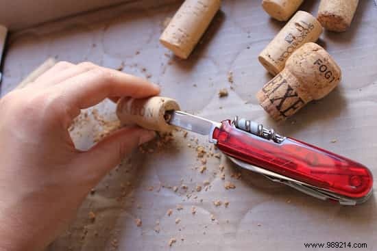 How to Make Mini Flower Pots out of Bottle Stoppers. 