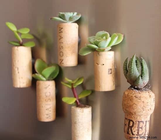 How to Make Mini Flower Pots out of Bottle Stoppers. 