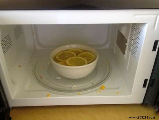 How to Clean Your Microwave WITHOUT Scrubbing and WITHOUT Chemicals. 