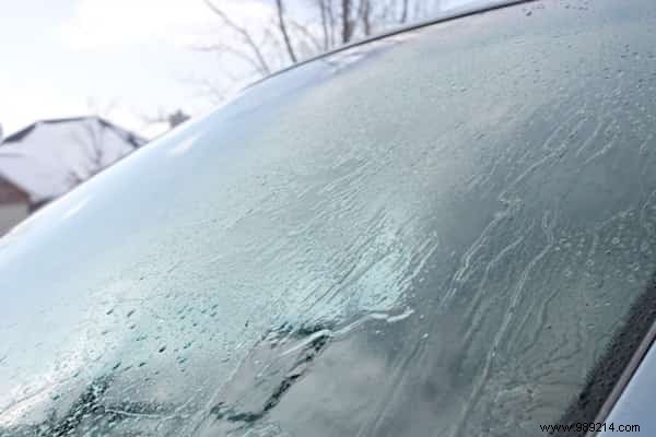 This Homemade Windshield De-Icer Clears Ice in Seconds. 