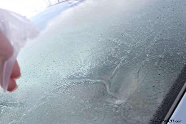 This Homemade Windshield De-Icer Clears Ice in Seconds. 