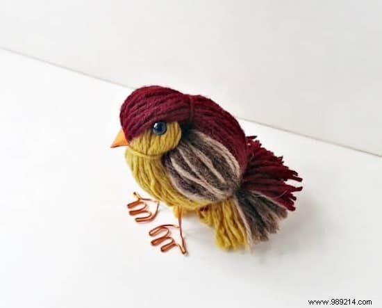 How to Make an Adorable Little Bird with Yarn Scraps. 