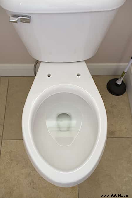 How To Clean Pee Splatters On The Toilet Bowl Easily. 