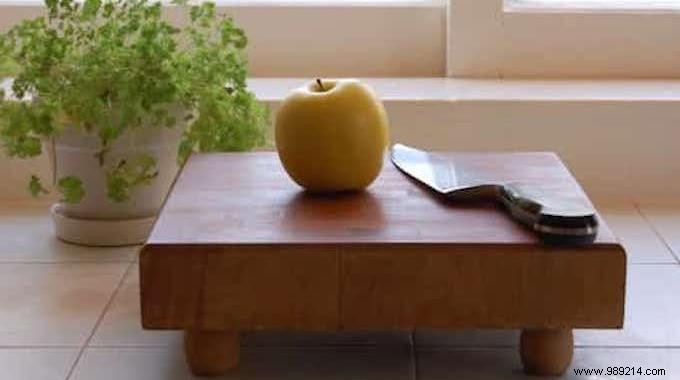 How to Clean and Maintain a Wooden Cutting Board Easily. 