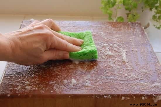 How to Clean and Maintain a Wooden Cutting Board Easily. 