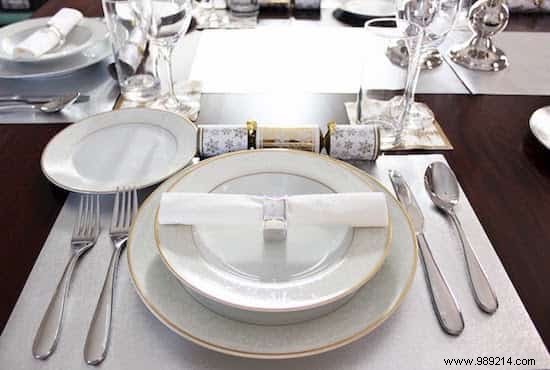 How to Set a Beautiful Table for a Dinner Party? The EASY Picture Guide. 