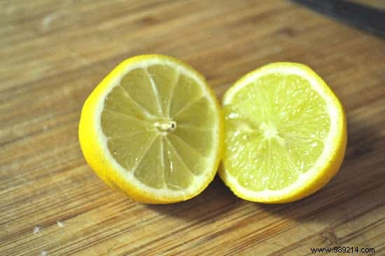 Quick and Easy:How to Clean a Cutting Board with Lemon and Salt. 