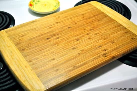 Quick and Easy:How to Clean a Cutting Board with Lemon and Salt. 