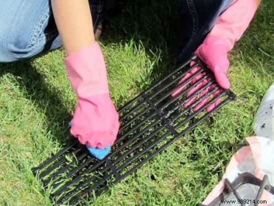 14 Simple and Effective Tips for Cleaning the Barbecue Grill. 