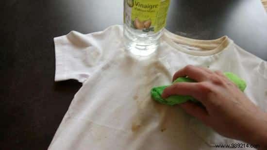 The Miraculous Trick To Remove A Mayonnaise Stain From Clothes. 