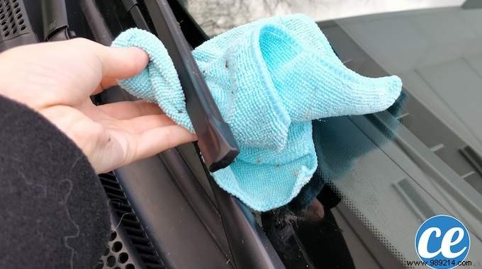 Windshield Wiper Who Leaves Streaks? Use White Vinegar To Restore Its Full Effectiveness. 