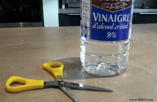 White Vinegar Is A POWERFUL Cleanser. Here are 13 Ways to Use it for a NICKEL Home. 