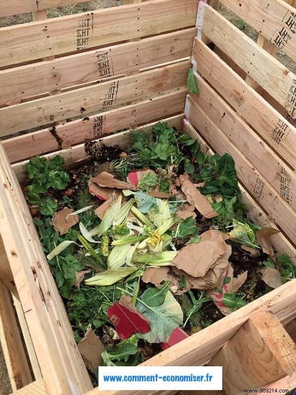 How To Make A Compost Bin With Pallets In 10 Minutes. 