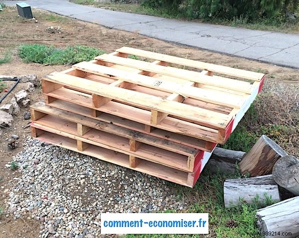 How To Make A Compost Bin With Pallets In 10 Minutes. 