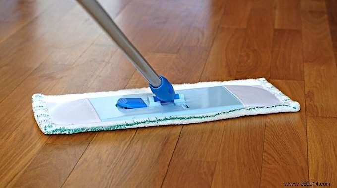 How to Clean Laminate Flooring Like a PRO (Without Streaks). 