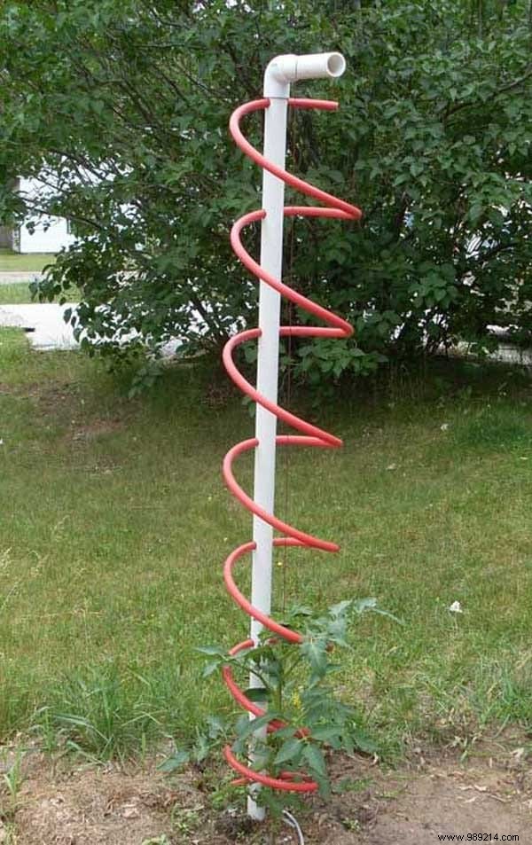 Garden:20 Ingenious Ways to Use PVC Pipes. 