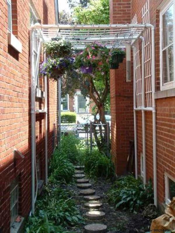 Garden:20 Ingenious Ways to Use PVC Pipes. 