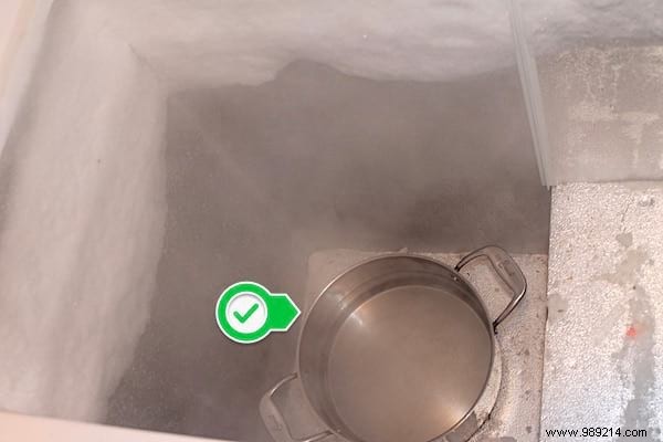 How To Clean Your Freezer In Just 5 (Quick And Easy) Steps. 