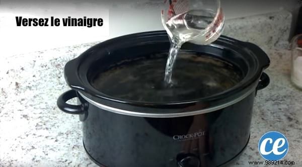 The Awesome Trick To Make Your Slow Cooker Clean Itself. 