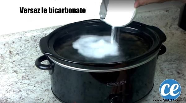 The Awesome Trick To Make Your Slow Cooker Clean Itself. 