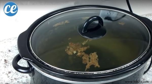 The Awesome Trick To Make Your Slow Cooker Clean Itself. 