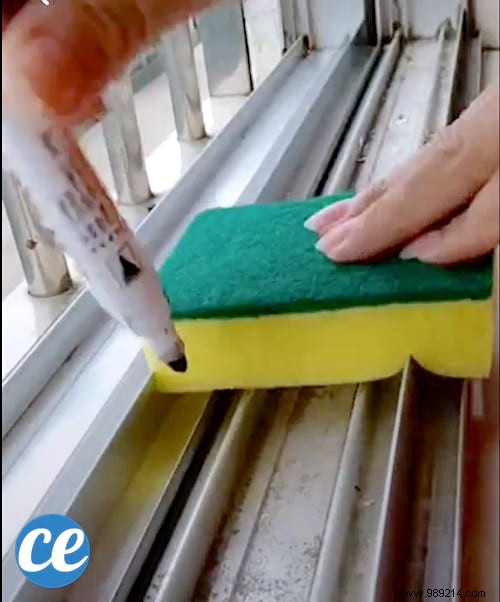 The Genius Trick To Clean Window Rails In 2 Minutes. 