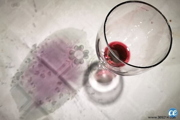 How To Remove Any Stain From A Tablecloth Easily. 