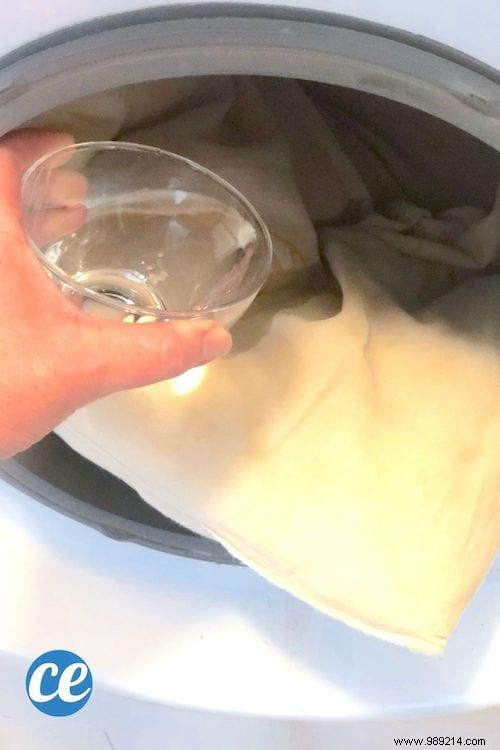 How to Clean and Whiten Your Old Yellow Pillows (WITHOUT Bleach). 